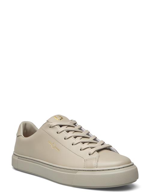 Se Fred Perry B71 Leather Fred Perry Beige ved Booztlet