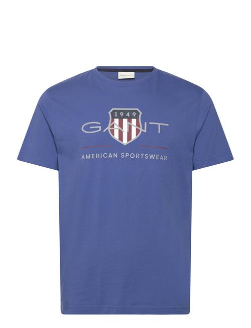 Se GANT Reg Archive Shield Ss T-Shirt GANT Blue ved Booztlet