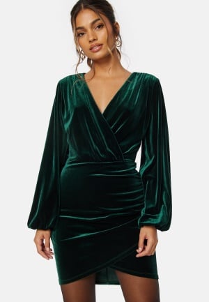 Se Bubbleroom Occasion Leija Velvet Dress Dark green 2XL ved Bubbleroom