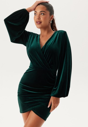 Se Bubbleroom Occasion Leija Velvet Dress Dark green XS ved Bubbleroom