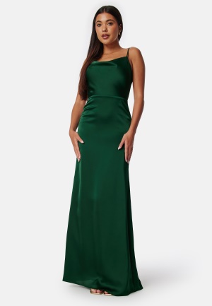 Se Bubbleroom Occasion Waterfall Satin Gown Dark green 34 ved Bubbleroom