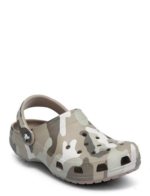 Se Crocs Classic Printed Camo Clog Crocs Khaki ved Booztlet