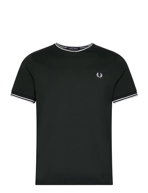 Se Fred Perry Twin Tipped T-Shirt Fred Perry Green ved Booztlet