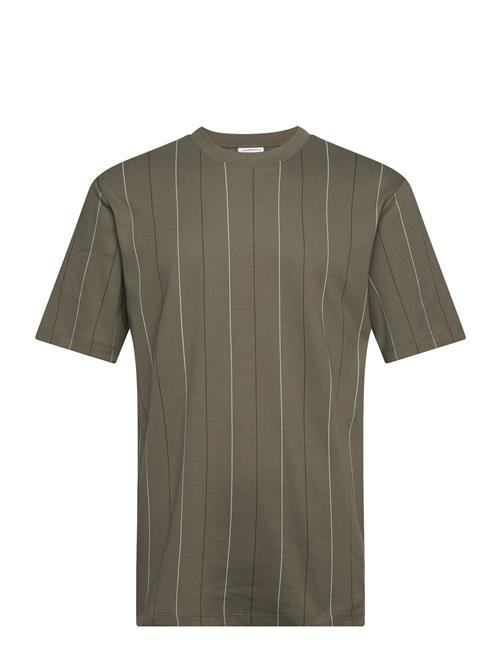 Se Lindbergh Aop Over D Logo Tee S/S Lindbergh Green ved Booztlet