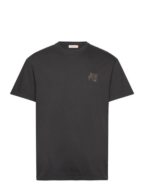 Se Revolution Loose T-Shirt Revolution Black ved Booztlet