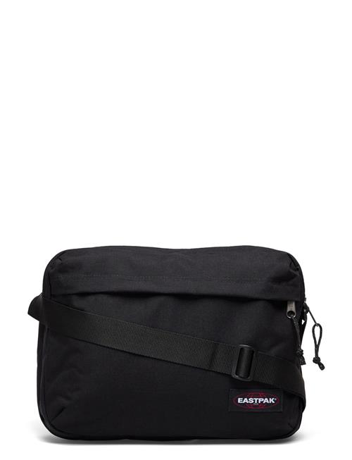 Se Eastpak Crosser Eastpak Black ved Booztlet