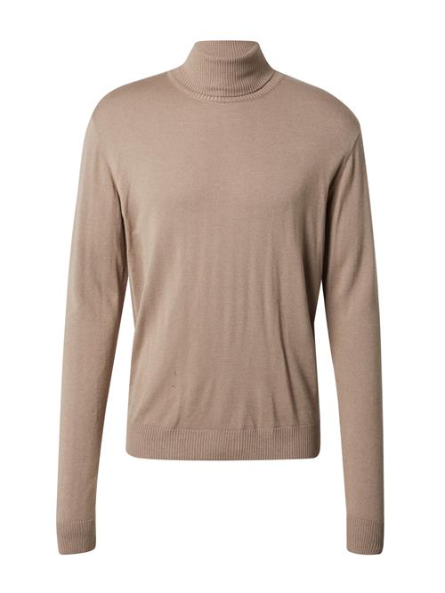 Se DAN FOX APPAREL Pullover 'Sean'  camel ved About You