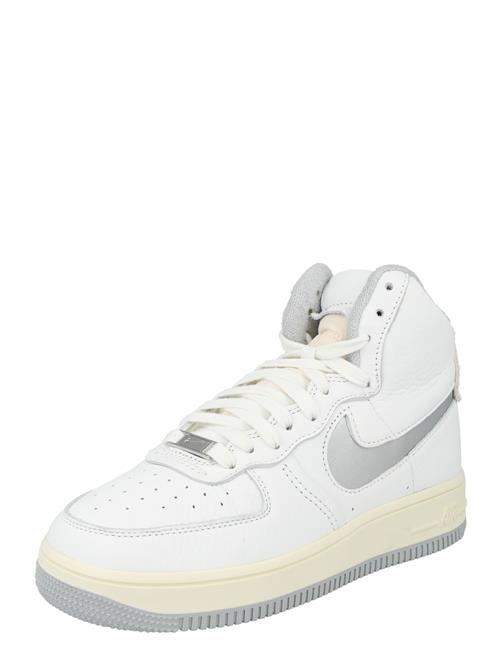 Se Nike Sportswear Sneaker high 'AF1 SCULPT'  sølvgrå / hvid ved About You