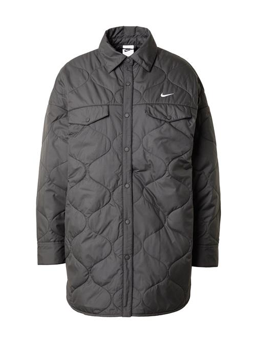 Nike Sportswear Overgangsjakke 'ESSNTL'  sort / hvid