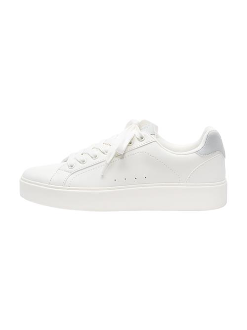 Se Pull&Bear Sneaker low  sølvgrå / hvid ved About You