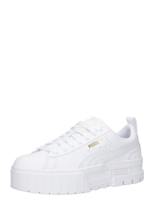 Se PUMA Sneaker low 'Mayze Classic'  guld / hvid ved About You