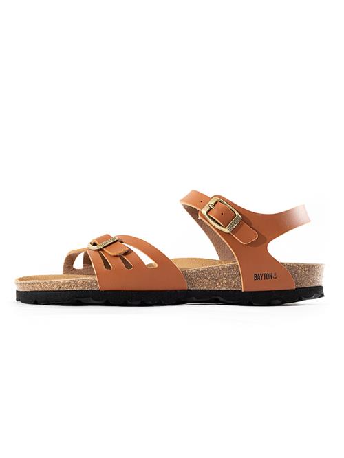 Se Bayton Sandaler med rem 'Eos'  camel ved About You