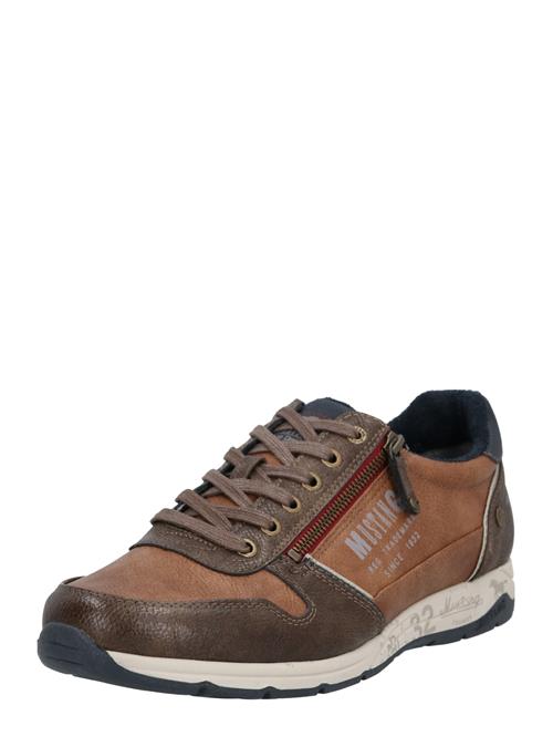 Se MUSTANG Sneaker low  karamel / mørkebrun ved About You