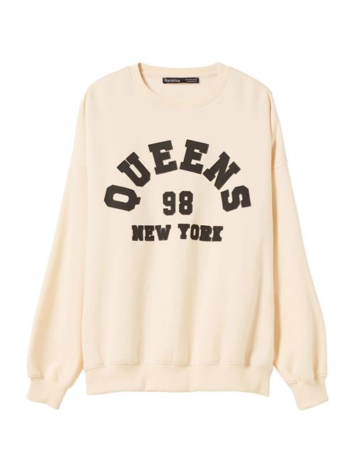 Se Bershka Sweatshirt  gul ved About You