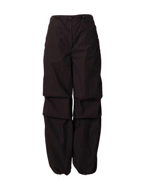 Se LEVI'S ® Bukser 'Parachute Pant '  sort ved About You