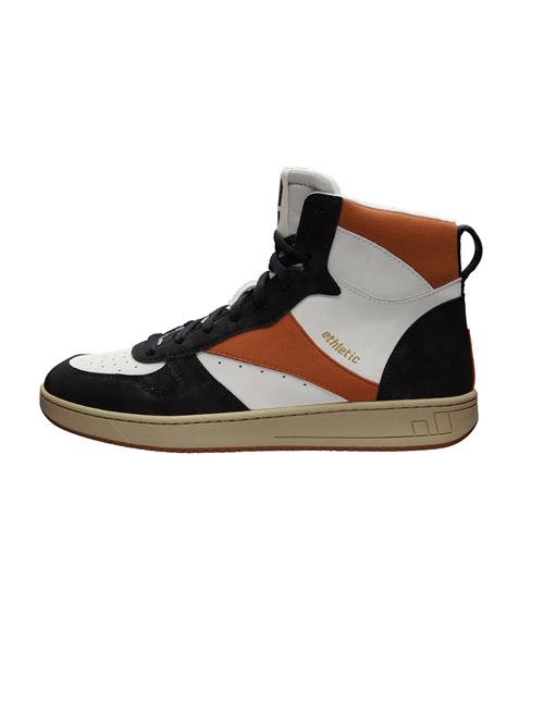 Se Ethletic Sneaker high 'Carl'  marin / cognac / hvid ved About You