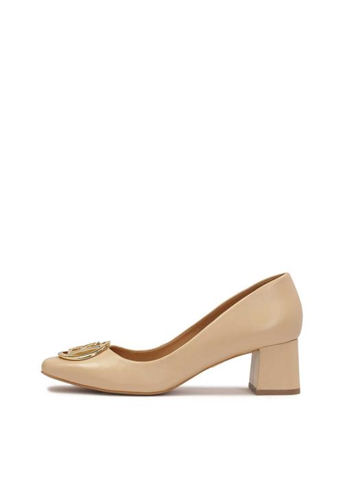 Se Kazar Pumps  beige / guld ved About You