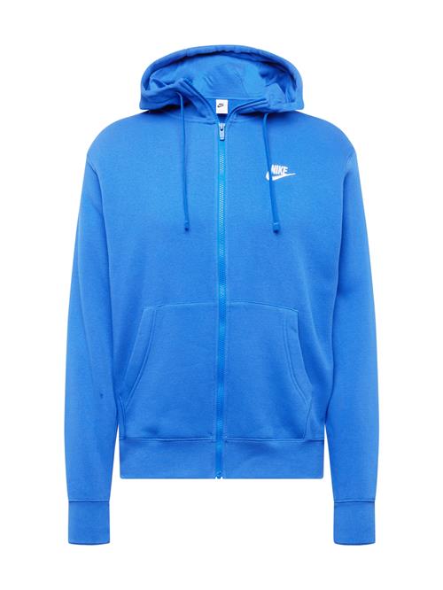 Se Nike Sportswear Sweatjakke 'CLUB FLEECE'  royalblå / hvid ved About You