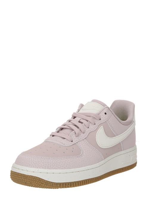 Se Nike Sportswear Sneaker low 'Air Force 1 '07 Next Nature'  lysviolet / hvid ved About You