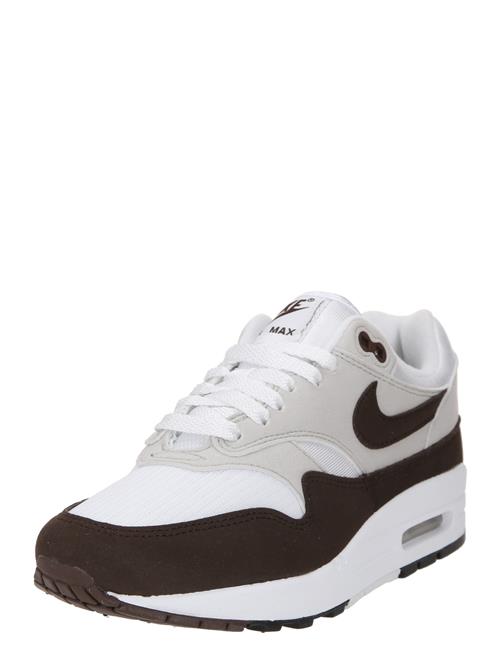 Se Nike Sportswear Sneaker low 'Air Max 1 87'  mørkebrun / grå / hvid ved About You