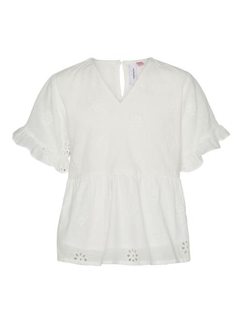 Se Vero Moda Girl Bluse 'MAJA'  hvid ved About You