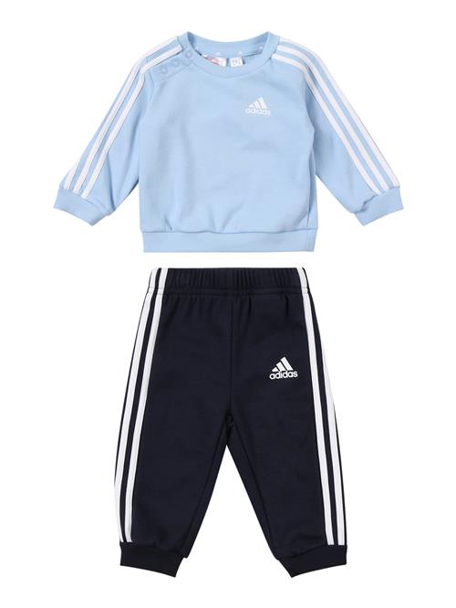 Se ADIDAS SPORTSWEAR Træningsdragt 'Essentials'  navy / lyseblå / hvid ved About You