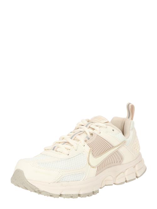 Se Nike Sportswear Sneakers 'Zoom Vomero 5'  creme / nude / lysebeige ved About You