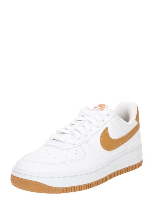 Se Nike Sportswear Sneaker low 'Air Force 1 '07 Better'  brun / hvid ved About You