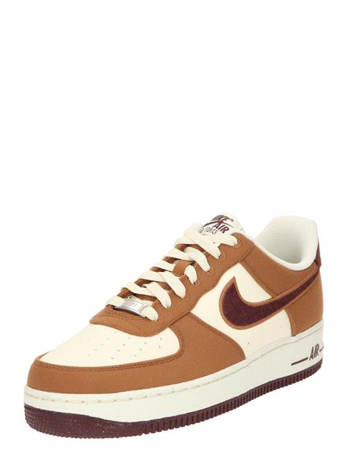 Nike Sportswear Sneaker low 'Air Force 1 '07 LV8'  karamel / burgunder / naturhvid