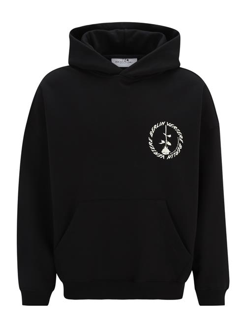 Se Vertere Berlin Sweatshirt 'PRODUCT OF BERLIN'  sort / hvid ved About You