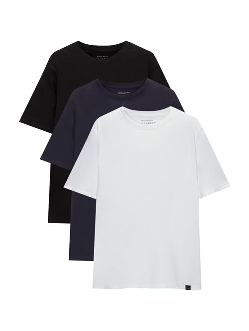 Se Pull&Bear Bluser & t-shirts  navy / sort / hvid ved About You