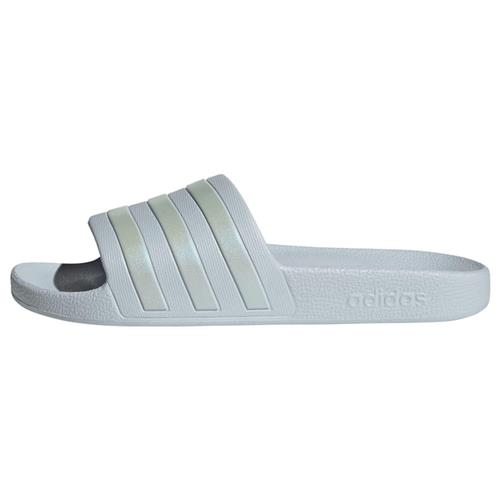 Se ADIDAS PERFORMANCE Strand-/badesko 'Adilette Aqua'  lyseblå ved About You