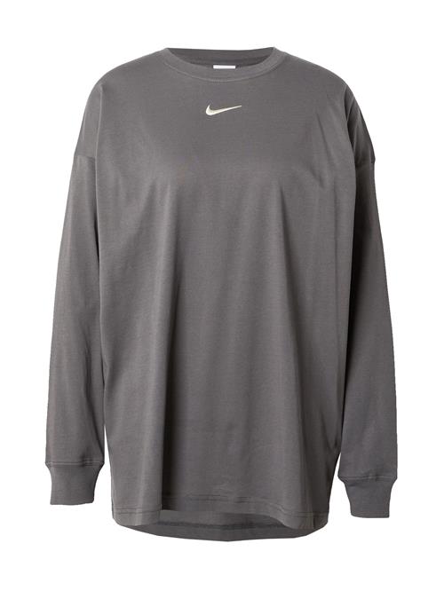 Se Nike Sportswear Shirts  grå / hvid ved About You