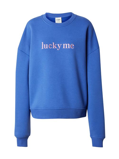 Se ABOUT YOU x Laura Giurcanu Sweatshirt 'Elisabeth'  blå / lilla ved About You