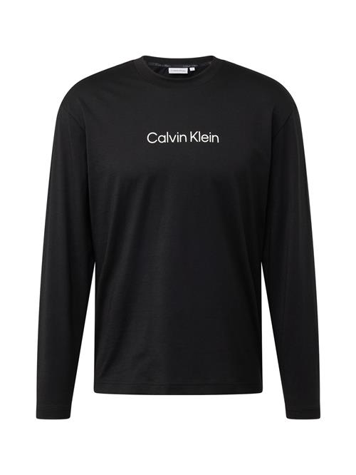 Se Calvin Klein Bluser & t-shirts 'HERO'  sort / hvid ved About You