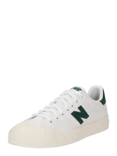 Se new balance Sneaker low 'B100'  mørkegrøn / hvid ved About You