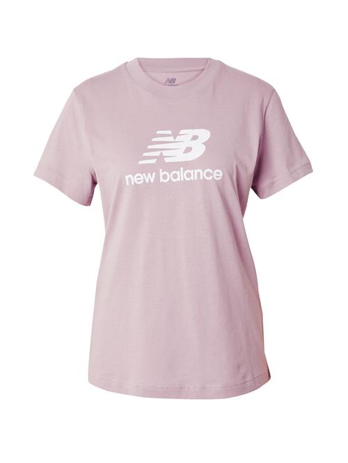 Se new balance Shirts 'Essentials'  pastellilla / hvid ved About You