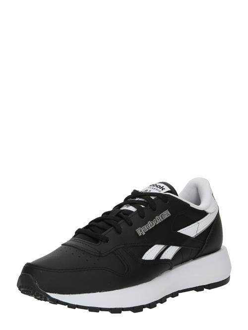 Se Reebok Sneaker low 'CLASSIC'  sort / hvid ved About You