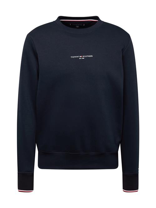 Se TOMMY HILFIGER Sweatshirt  mørkeblå / rød / hvid ved About You