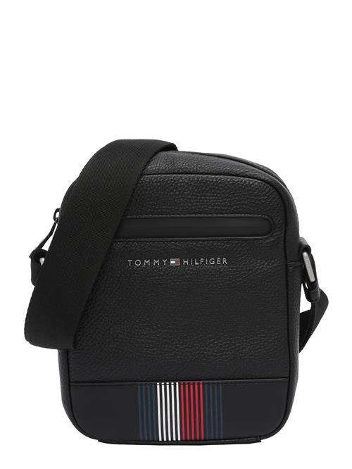 Se TOMMY HILFIGER Skuldertaske 'TRANSIT'  marin / blodrød / sort / hvid ved About You