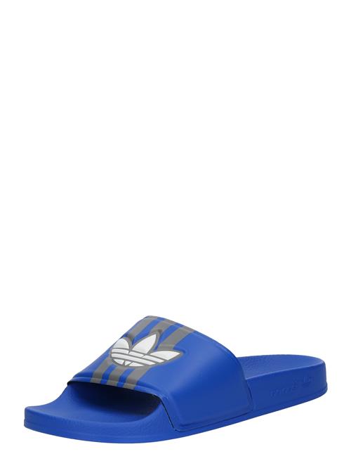 Se ADIDAS ORIGINALS Pantoletter 'Adilette'  koboltblåt / grafit / hvid ved About You