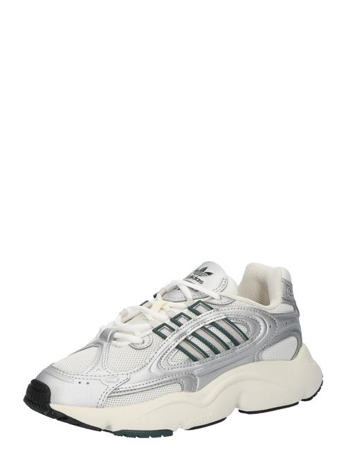 Se ADIDAS ORIGINALS Sneaker low 'OZMILLEN'  gran / sølv / offwhite ved About You