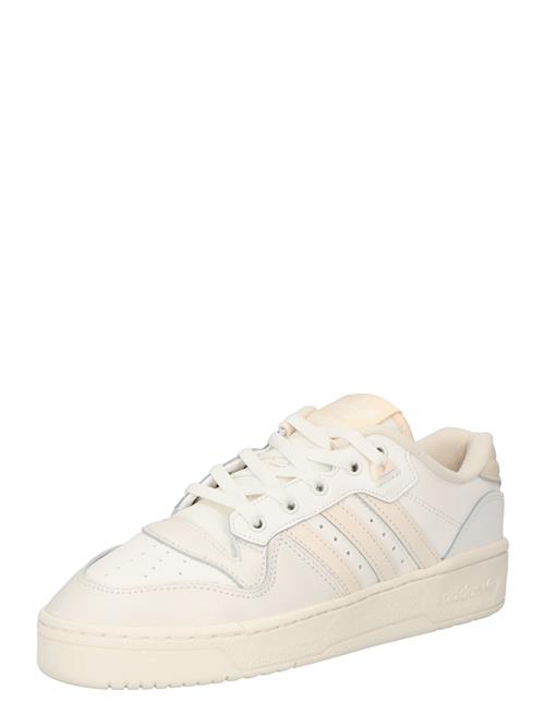 Se ADIDAS ORIGINALS Sneaker low 'RIVALRY'  creme / hvid ved About You