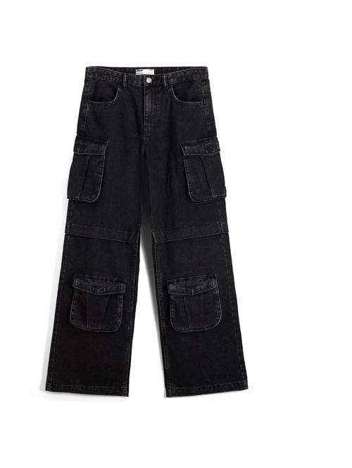 Se Bershka Cargojeans  black denim ved About You