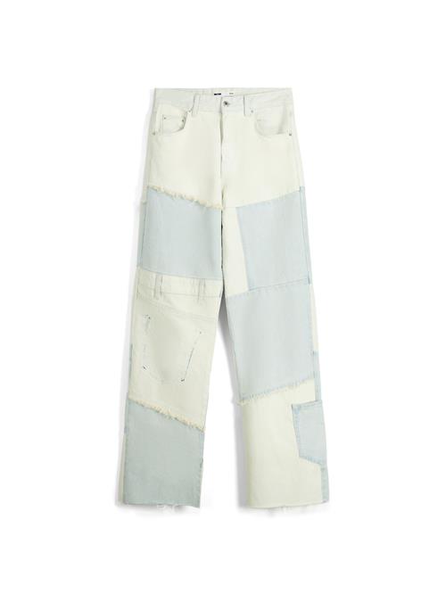 Se Bershka Jeans  lyseblå / white denim ved About You