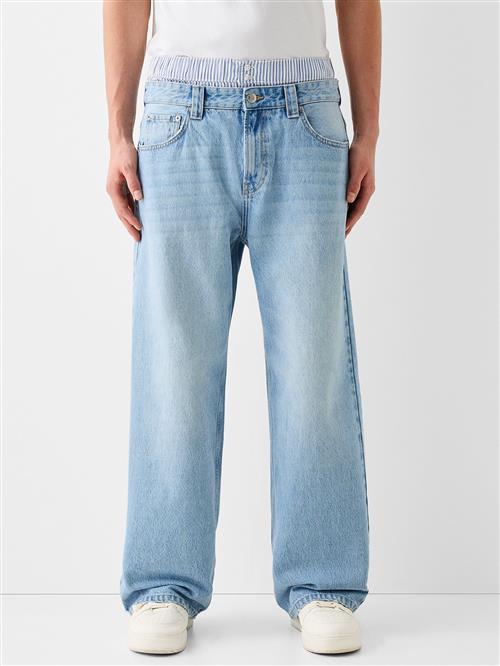 Se Bershka Jeans 'BAGGY JEANS UNDERWEAR'  lyseblå ved About You