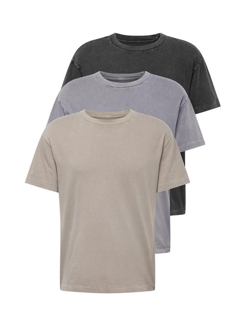 Se Abercrombie & Fitch Bluser & t-shirts 'ESSENTIAL'  sand / grå / sort ved About You