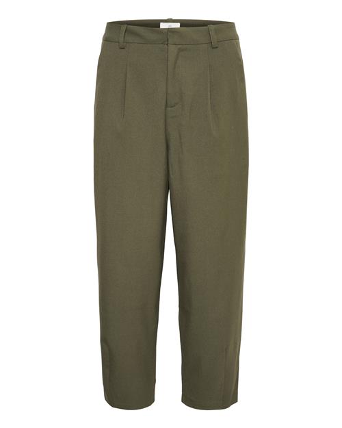 Se Kaffe Bukser med lægfolder 'Merle'  khaki ved About You