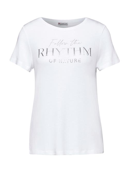 Se STREET ONE Shirts 'RHYTHM'  sølv / hvid ved About You