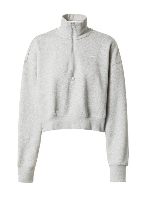 Se Nike Sportswear Sweatshirt  grå / hvid ved About You